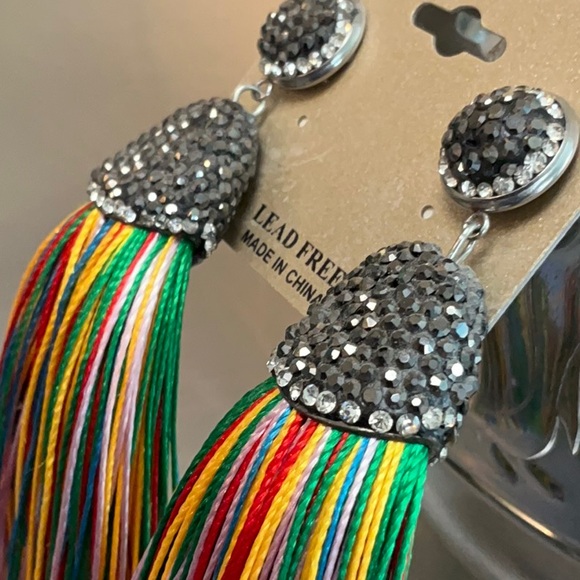 NWOT Rhinestone & Fringe  swing earrings. - Picture 2 of 4